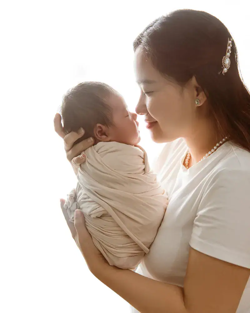 single mothers by choice, mom holding baby.jpg