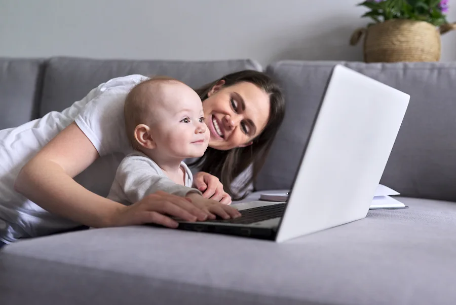 mom and baby completing cryobank america birth report